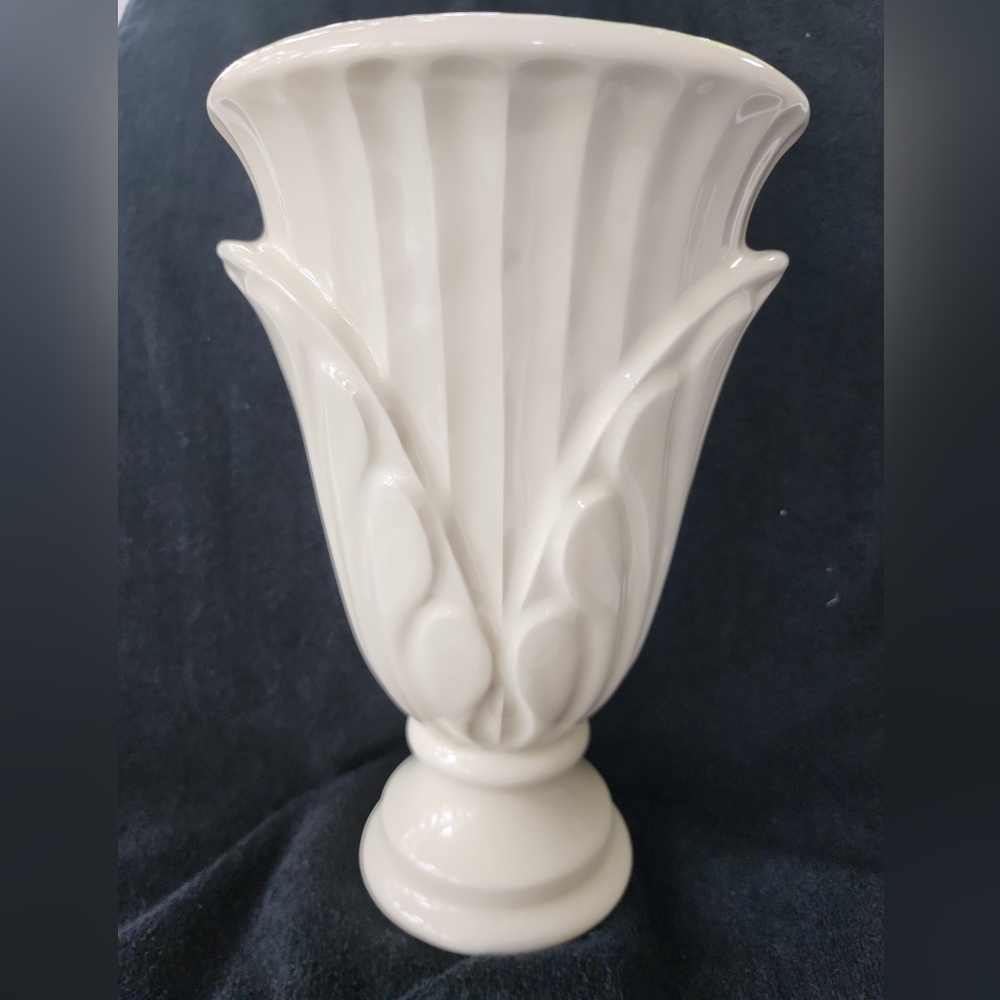 Vintage Haeger Pottery White Vase #708-36 Planter Scalloped Pattern Label